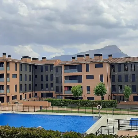 Apartamento Con Piscina En Хака