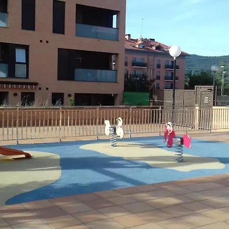 Apartamento Con Piscina En Хака